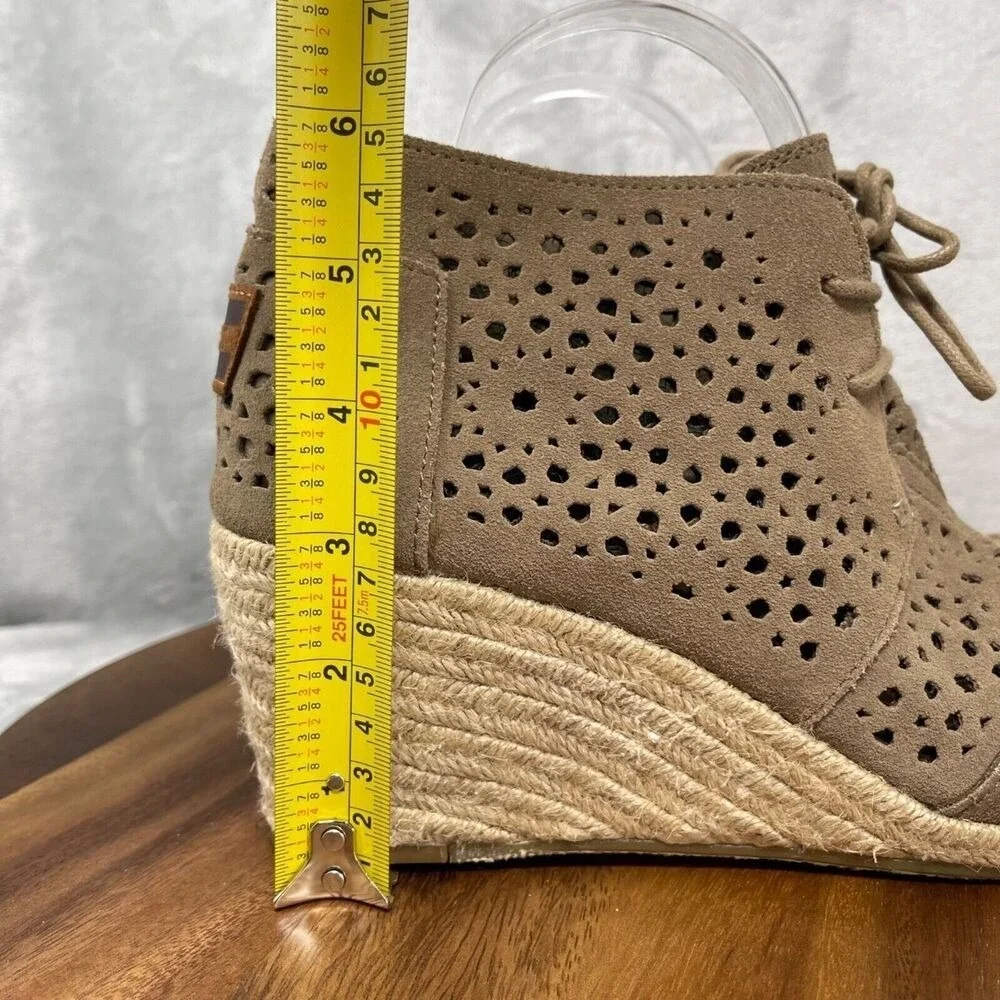 Toms Shoes Womens 9.5 Desert Taupe Laser Cut Suede Espadrille‎ Ankle Booties